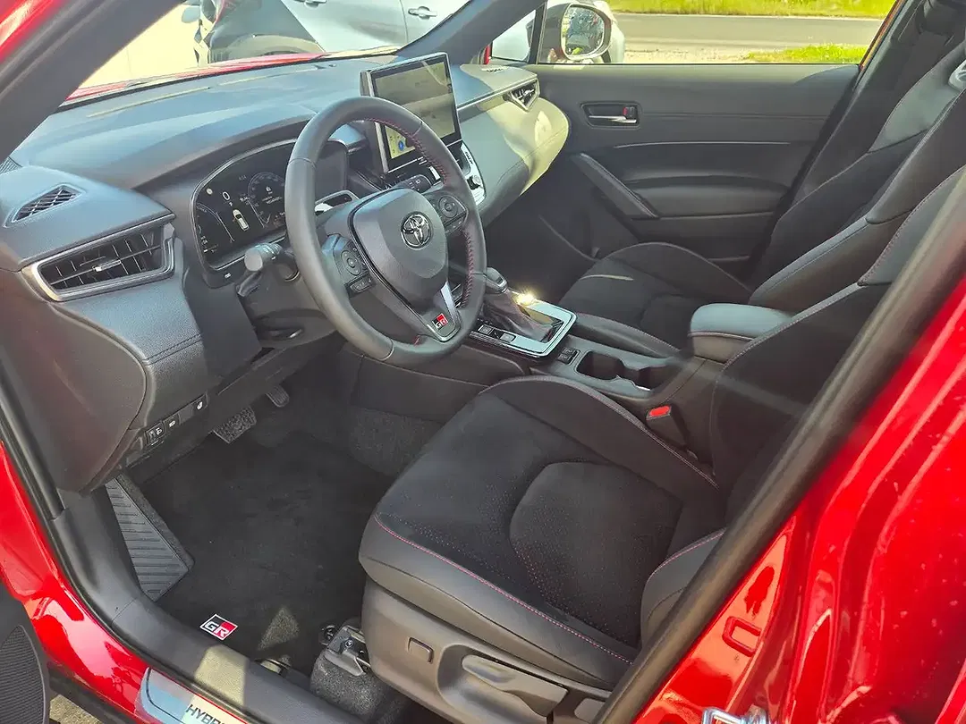 Toyota Corolla Cross GR Sport - Thumbnail 8