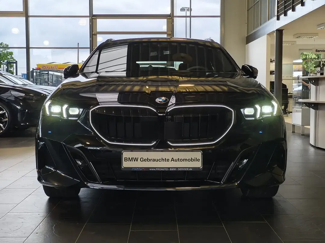 BMW 520 Touring M Sport Pro - Thumbnail 2