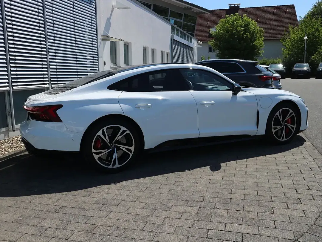 Audi RS e-tron GT quattro - Thumbnail 3