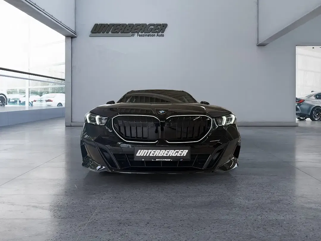 BMW 540 xDrive Touring M Sport Pro - Thumbnail 2