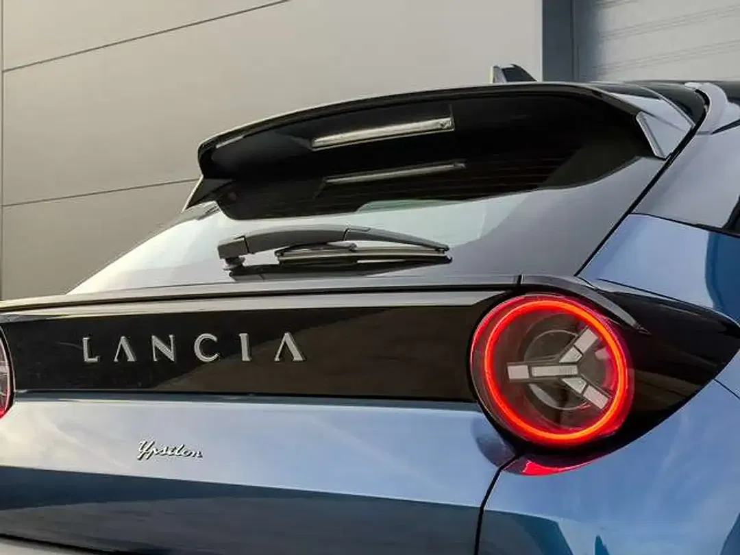 Lancia Ypsilon 1.2 MHEV - Thumbnail 4