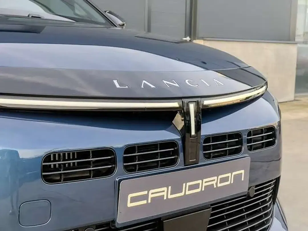 Lancia Ypsilon 1.2 MHEV - Thumbnail 5