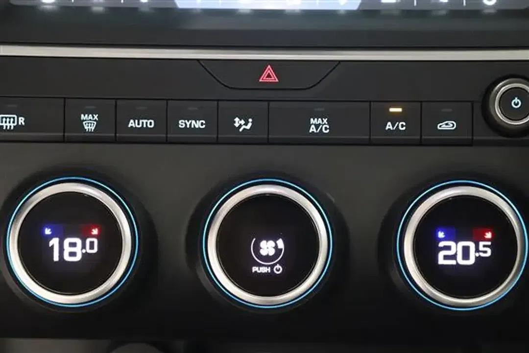 Jaguar E-Pace P200 2.0 4x4 - foto 14
