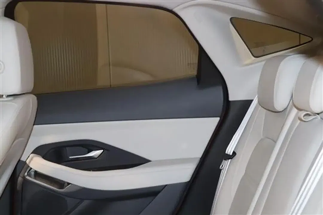 Jaguar E-Pace P200 2.0 4x4 - Thumbnail 6