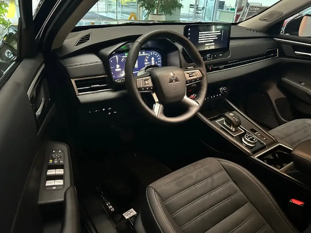 Mitsubishi Outlander Plus - Thumbnail 8