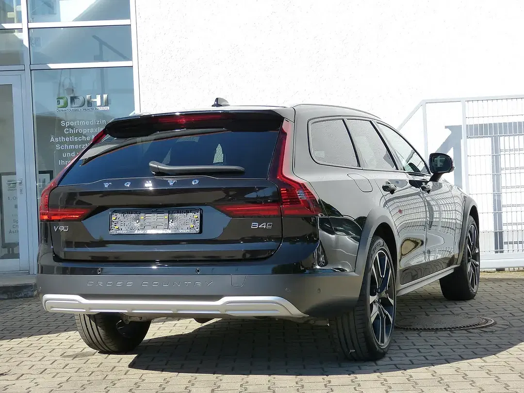 Volvo V90 Cross Country B4 AWD Plus Bright - Thumbnail 12