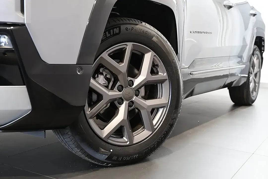 Jeep Compass 1.2 e-Hybrid DCT Edition - Thumbnail 3