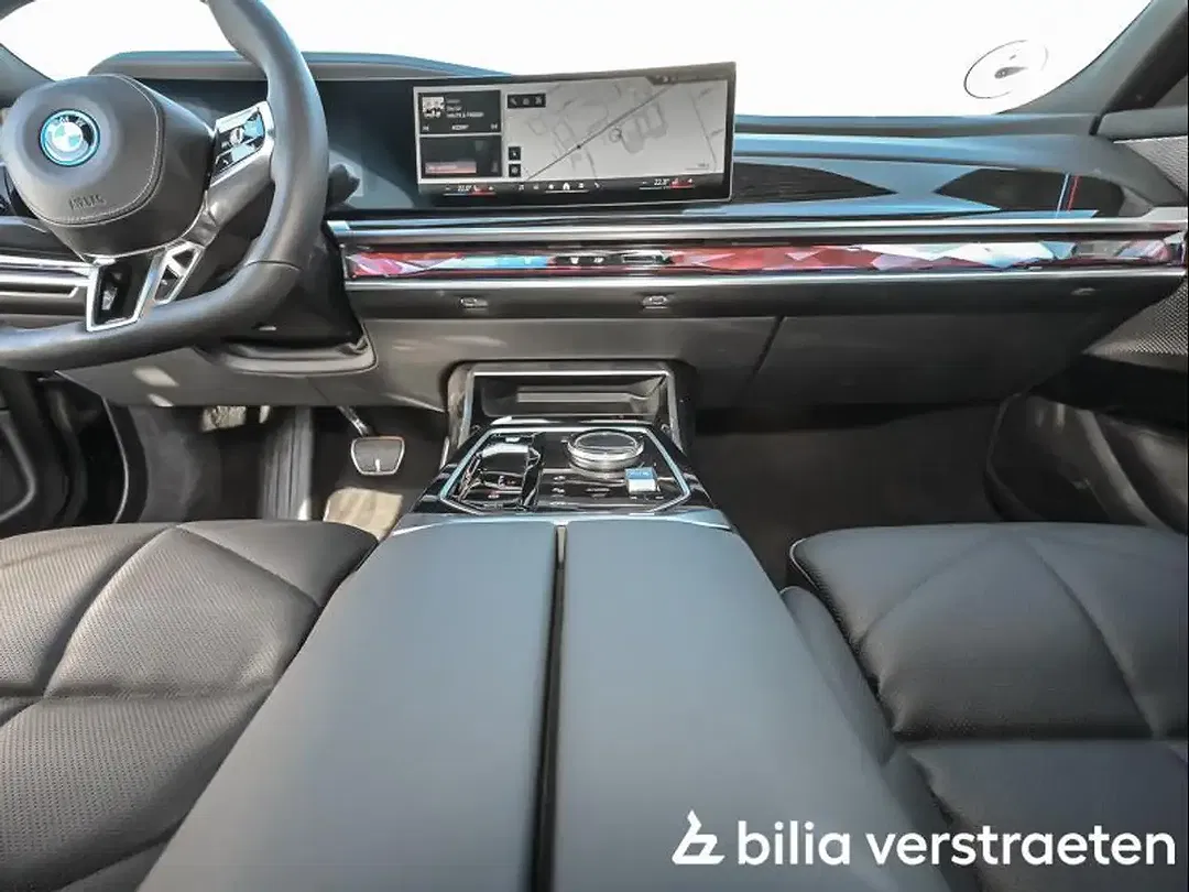 BMW i7 eDrive M Sport - Thumbnail 4