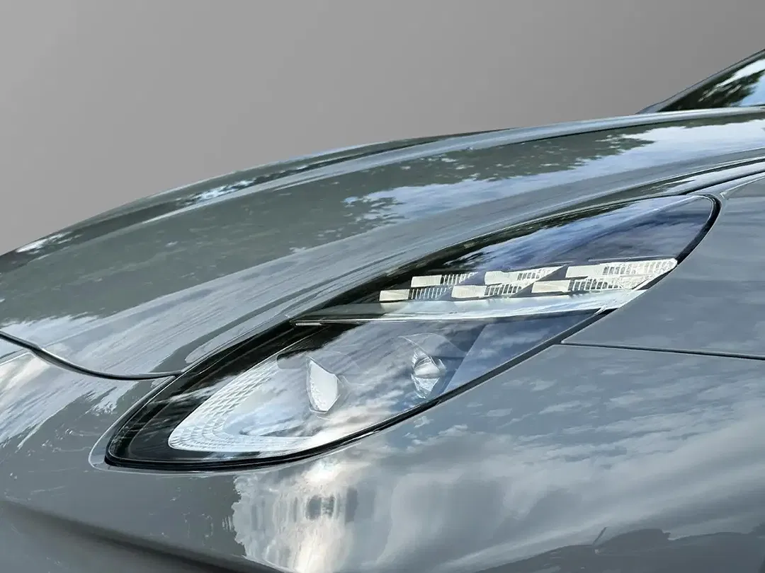 Aston Martin Vantage - Thumbnail 12
