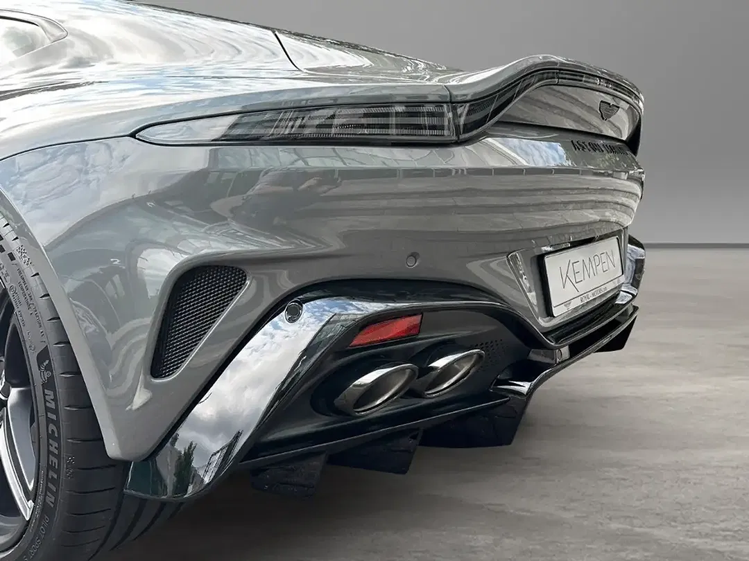 Aston Martin Vantage - Thumbnail 14