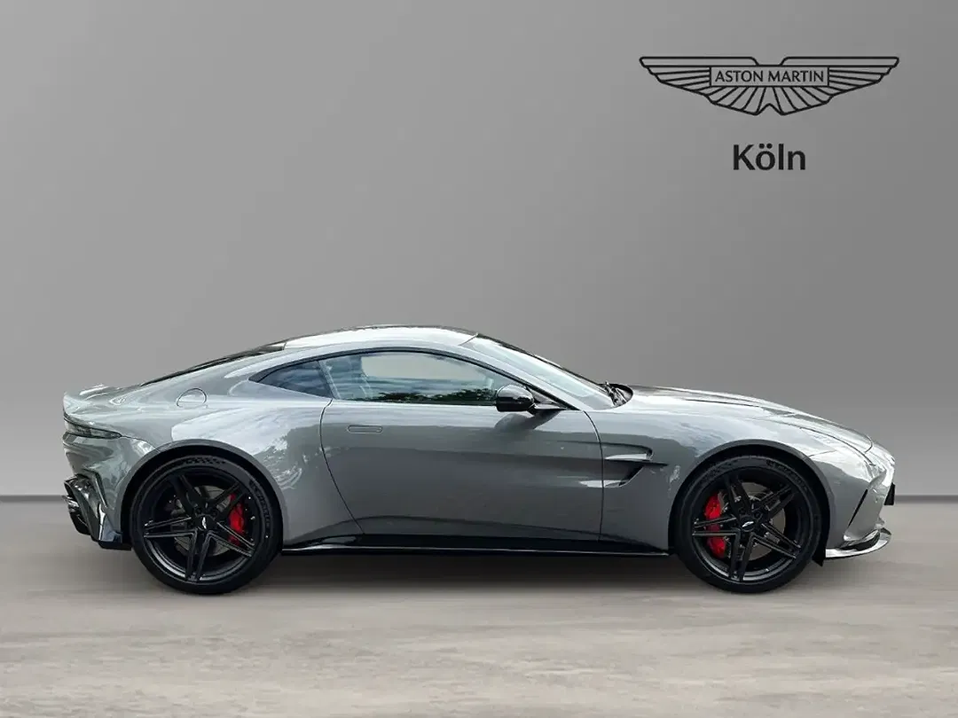 Aston Martin Vantage - Thumbnail 3