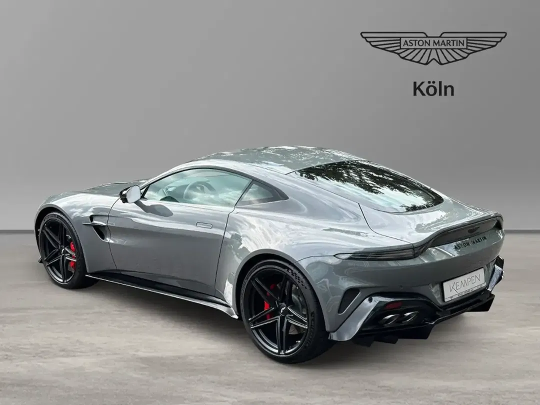 Aston Martin Vantage - Thumbnail 6