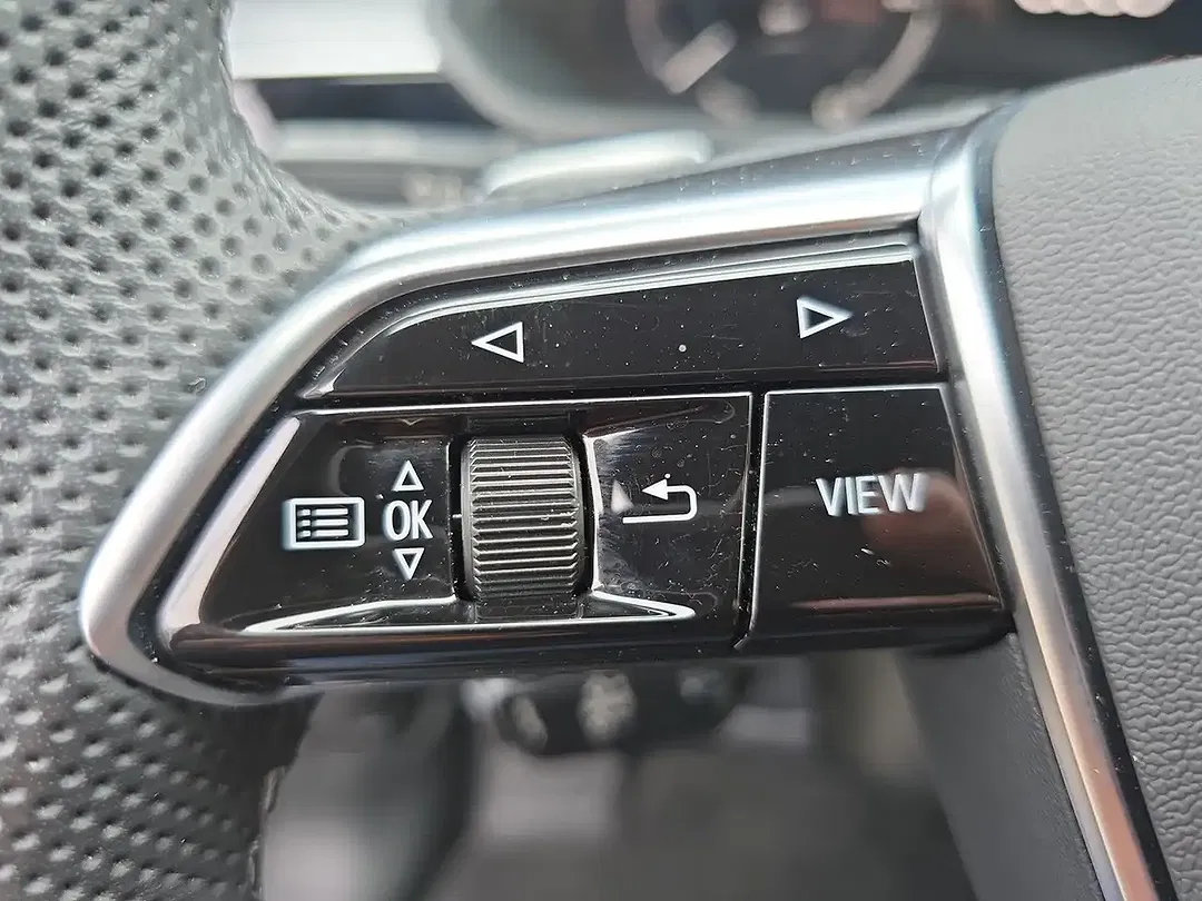 Audi Q8 50 e-tron quattro - Thumbnail 13