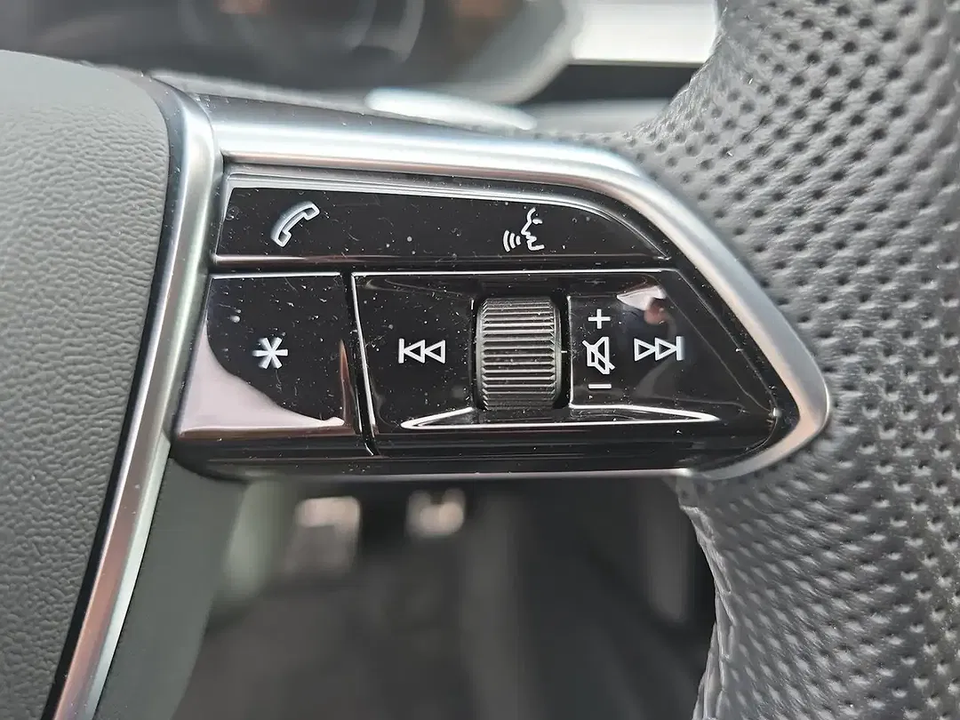 Audi Q8 50 e-tron quattro - Thumbnail 14