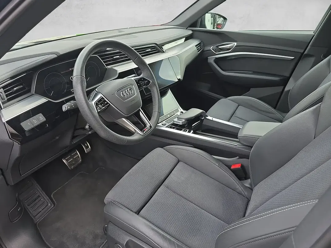 Audi Q8 50 e-tron quattro - Thumbnail 7