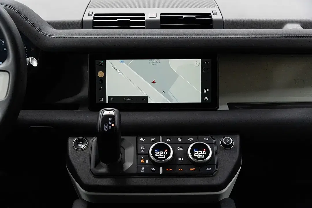 Land Rover Defender P400e 4x4 110 S - Thumbnail 23