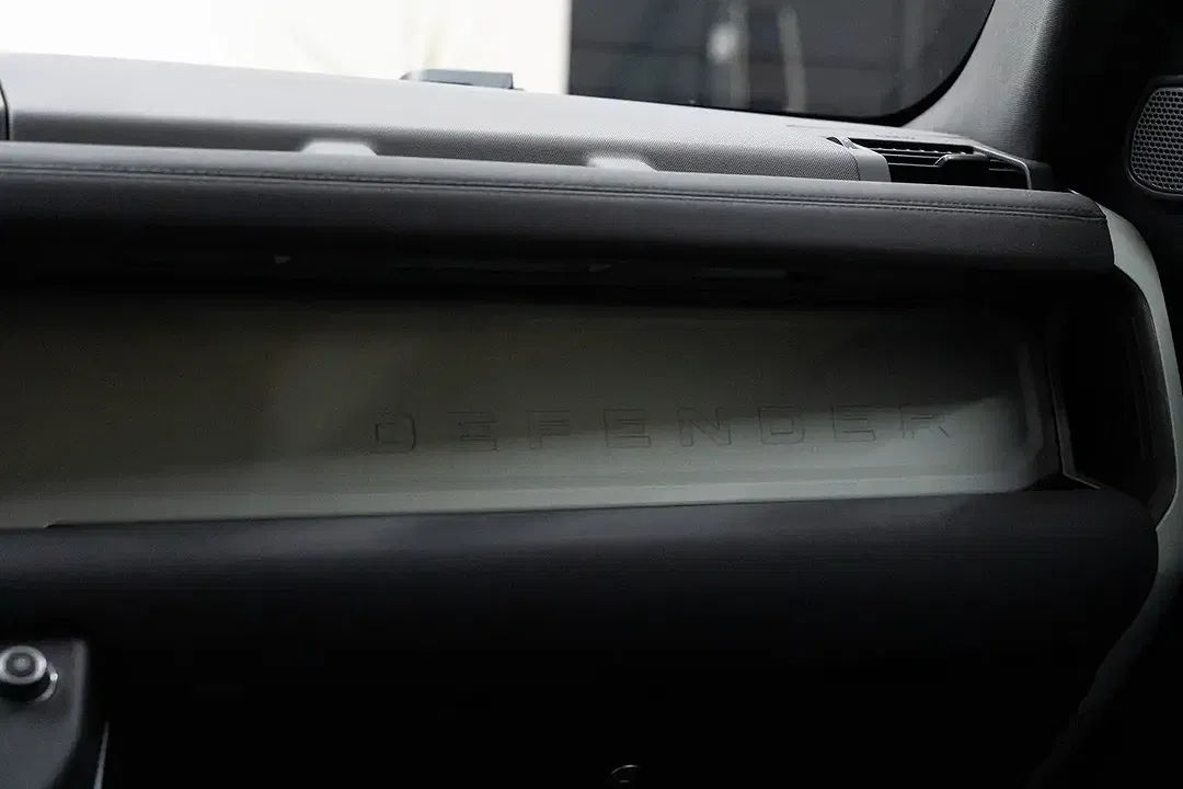 Land Rover Defender P400e 4x4 110 S - Thumbnail 25