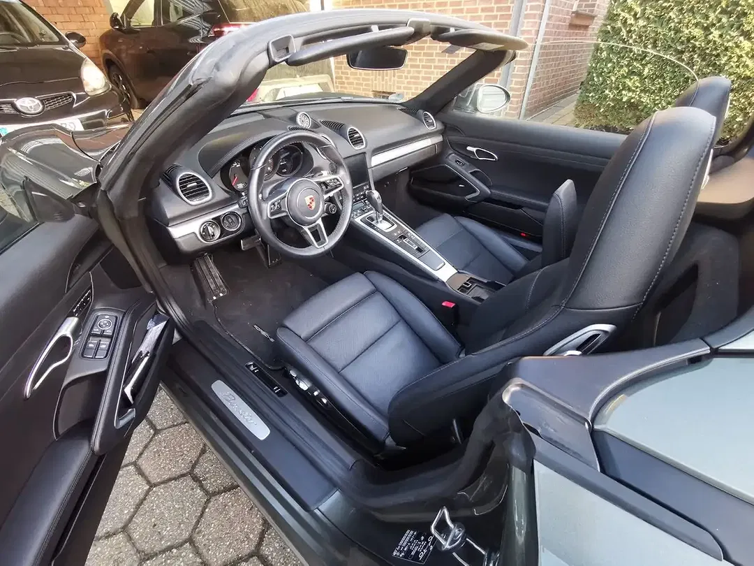 Porsche Boxster - Thumbnail 11