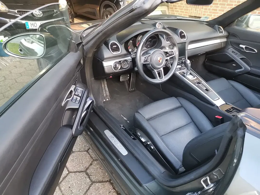 Porsche Boxster - Thumbnail 8