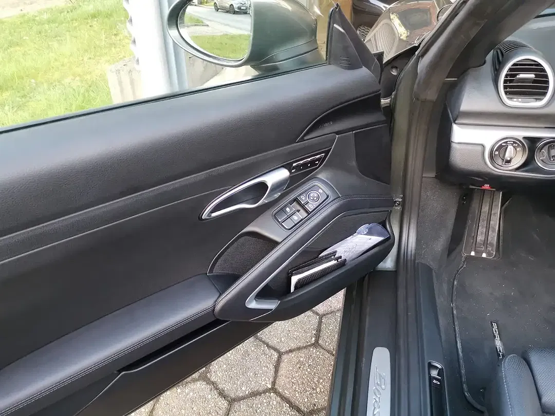 Porsche Boxster - Thumbnail 9