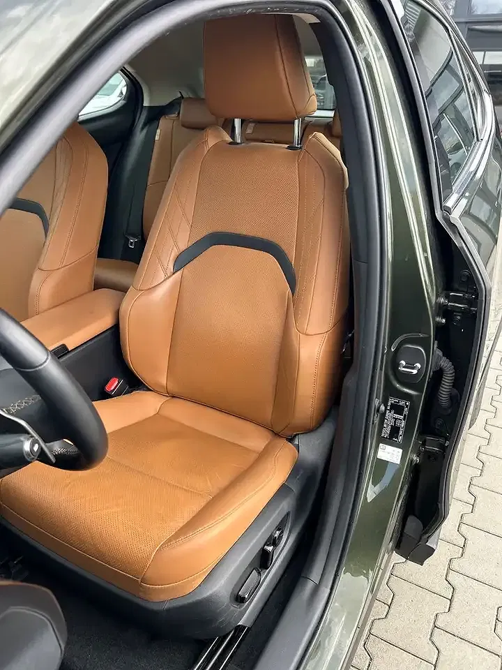 Lexus UX 300e - Thumbnail 14