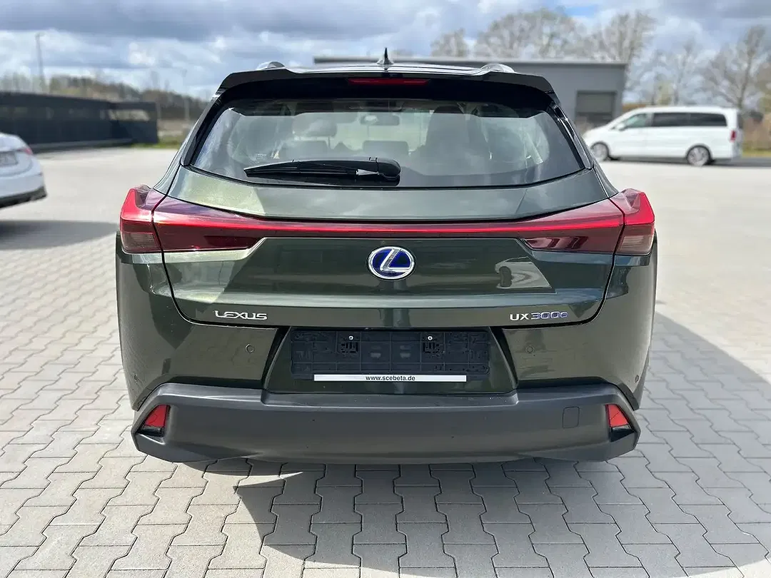 Lexus UX 300e - Thumbnail 4