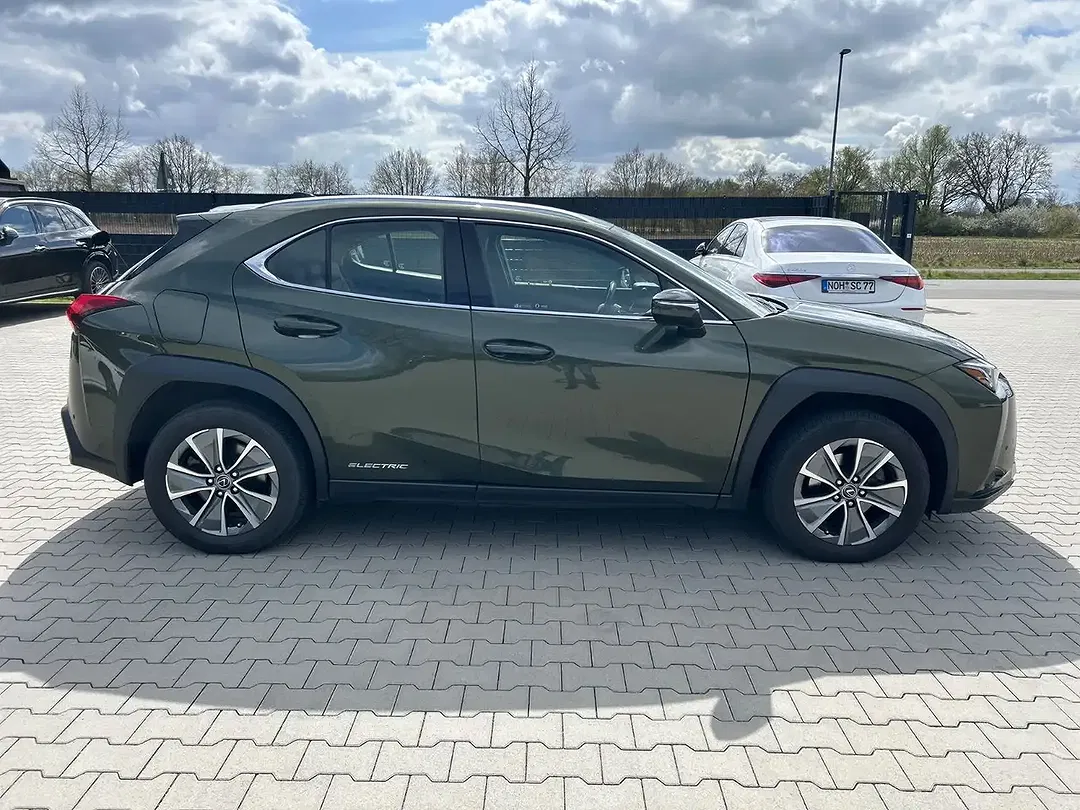 Lexus UX 300e - Thumbnail 6