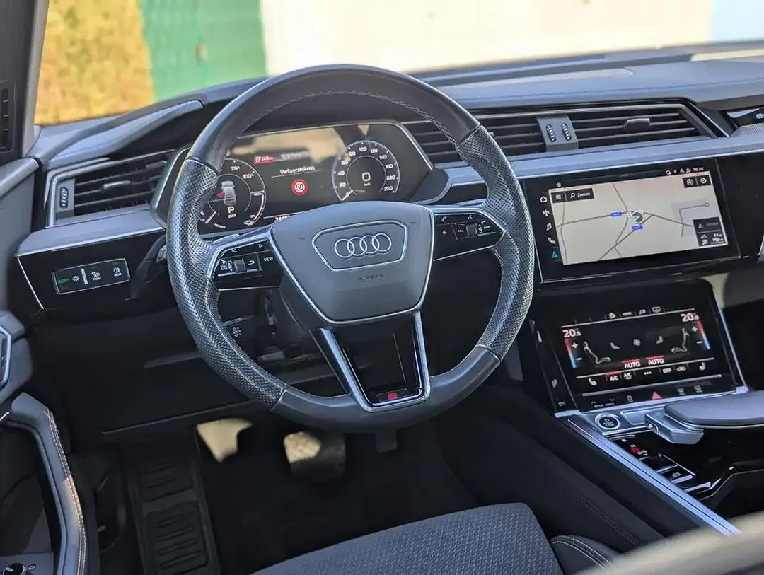Audi Q8 e-tron Black Edition S line - Thumbnail 5