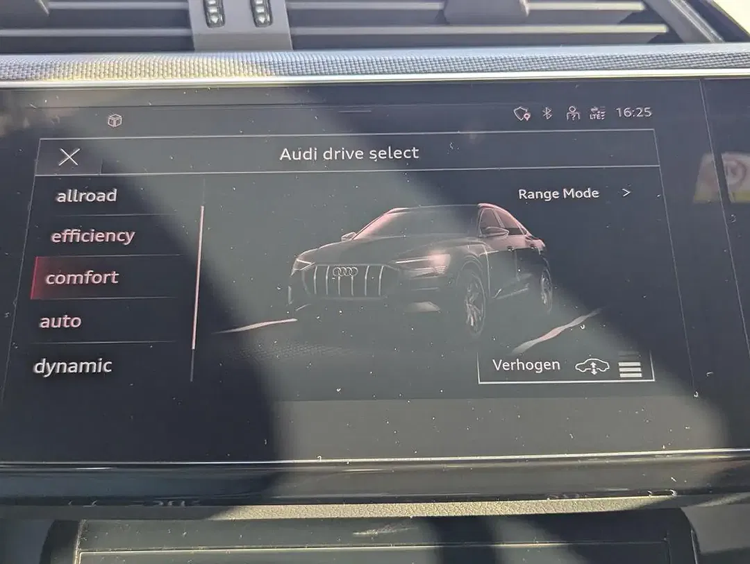 Audi Q8 e-tron Black Edition S line - Thumbnail 8