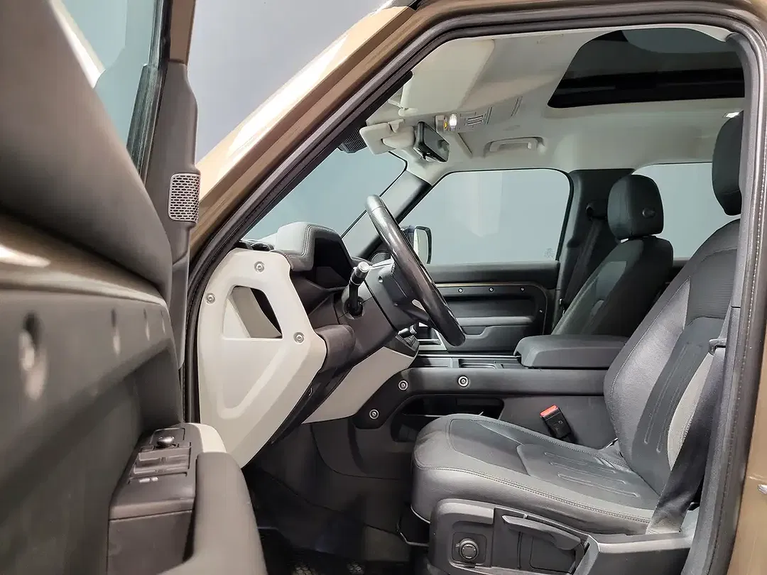 Land Rover Defender D240 First Edition 110 - Thumbnail 9