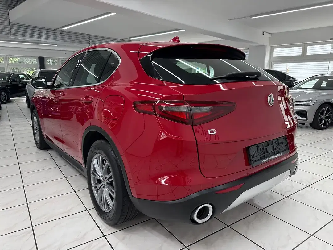 Alfa Romeo Stelvio Q4 4x4 Super - Thumbnail 2