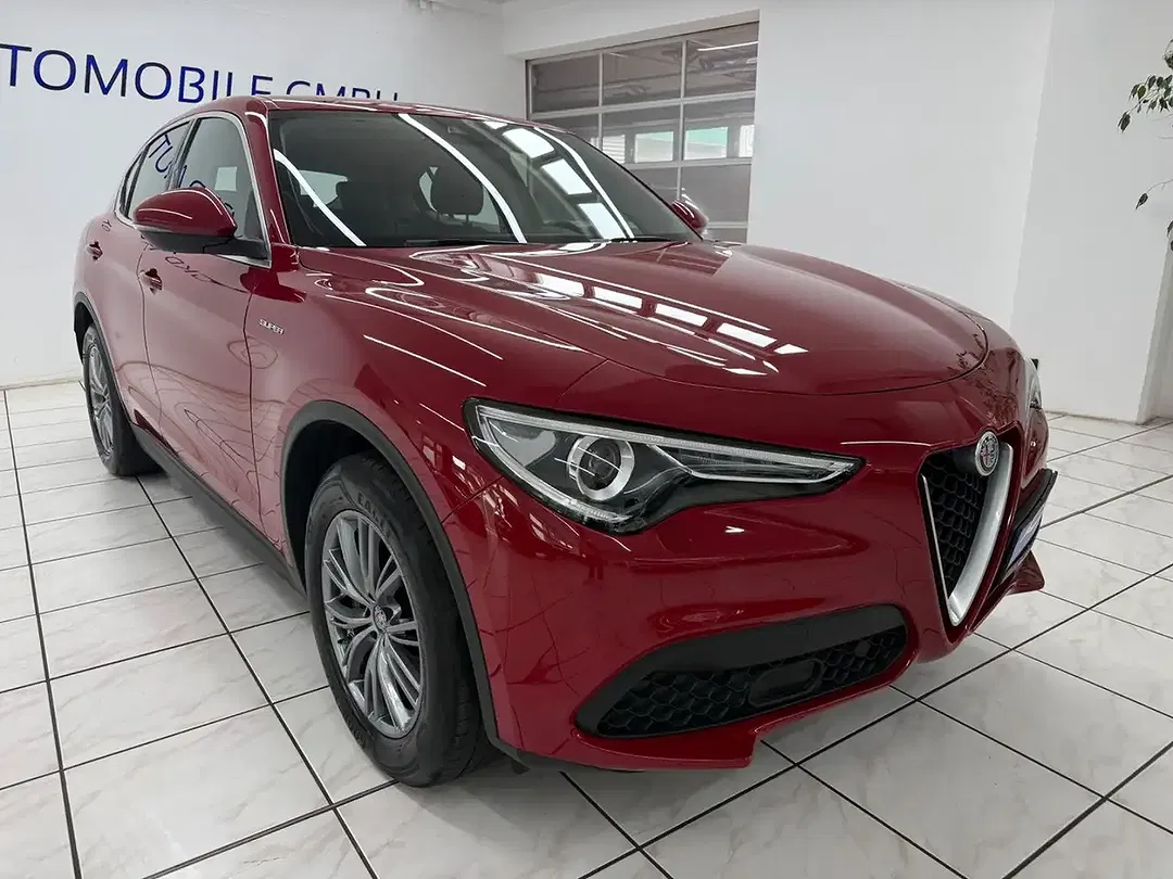 Alfa Romeo Stelvio Q4 4x4 Super - Thumbnail 4