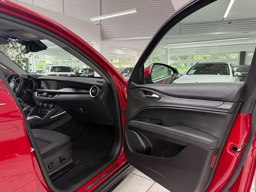 Alfa Romeo Stelvio Q4 4x4 Super - Thumbnail 8