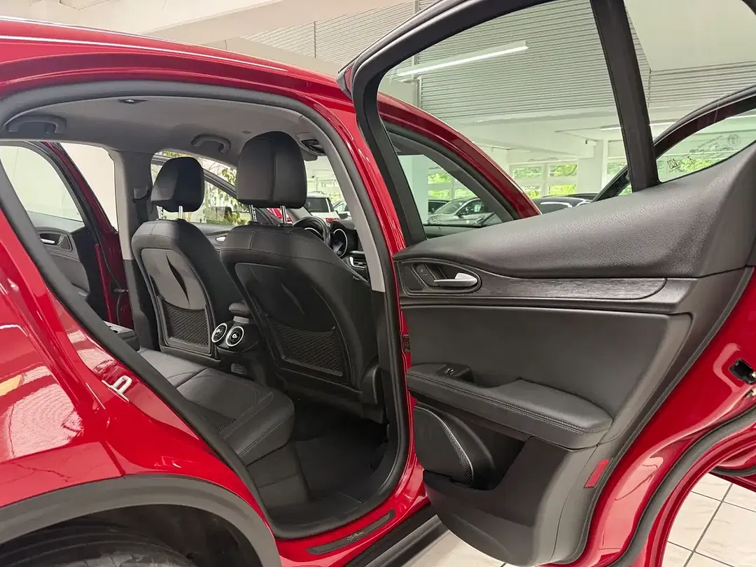 Alfa Romeo Stelvio Q4 4x4 Super - Thumbnail 9