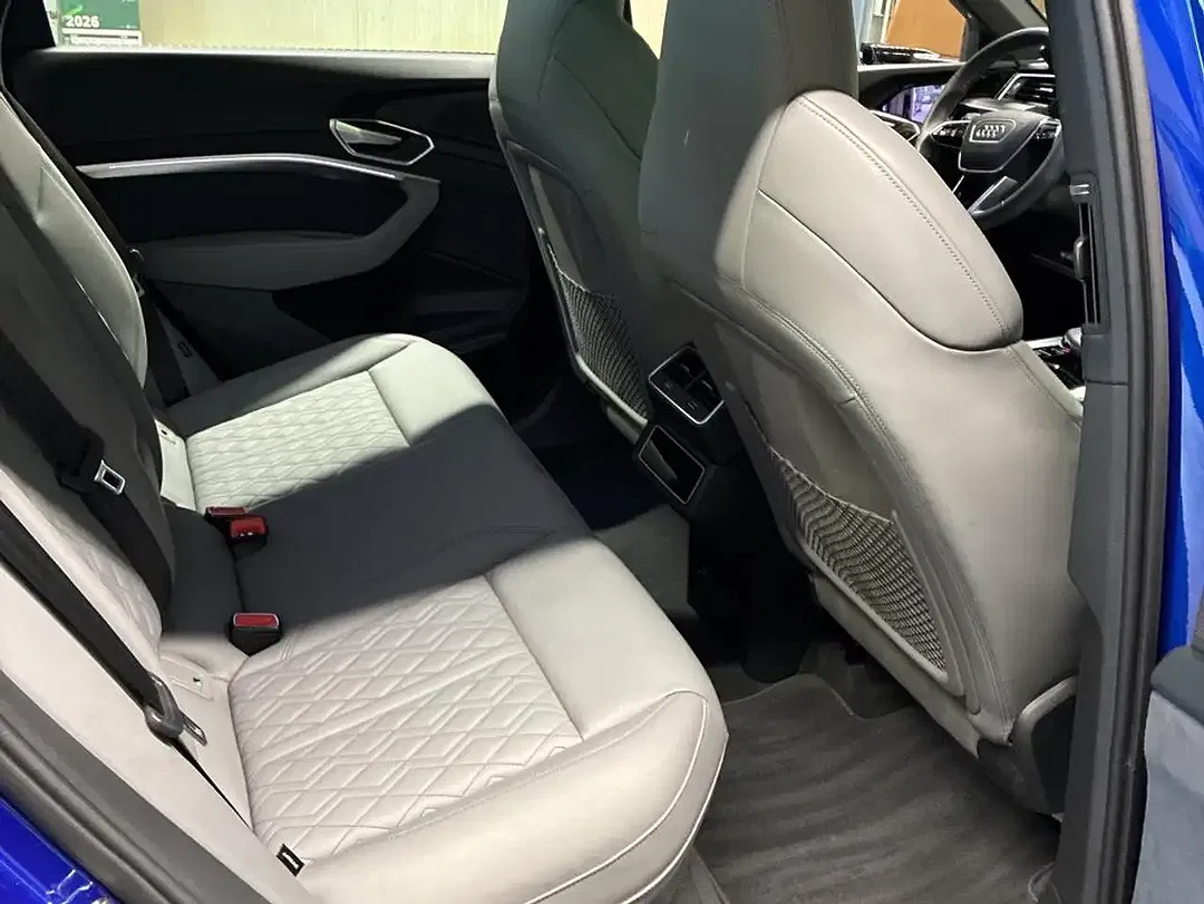 Audi SQ8 e-tron - foto 8