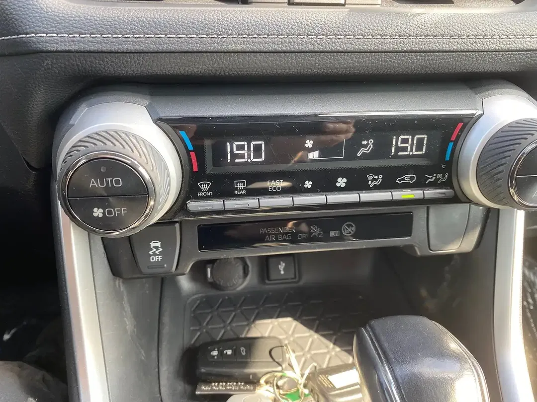 Toyota RAV 4 Hybrid - Thumbnail 11