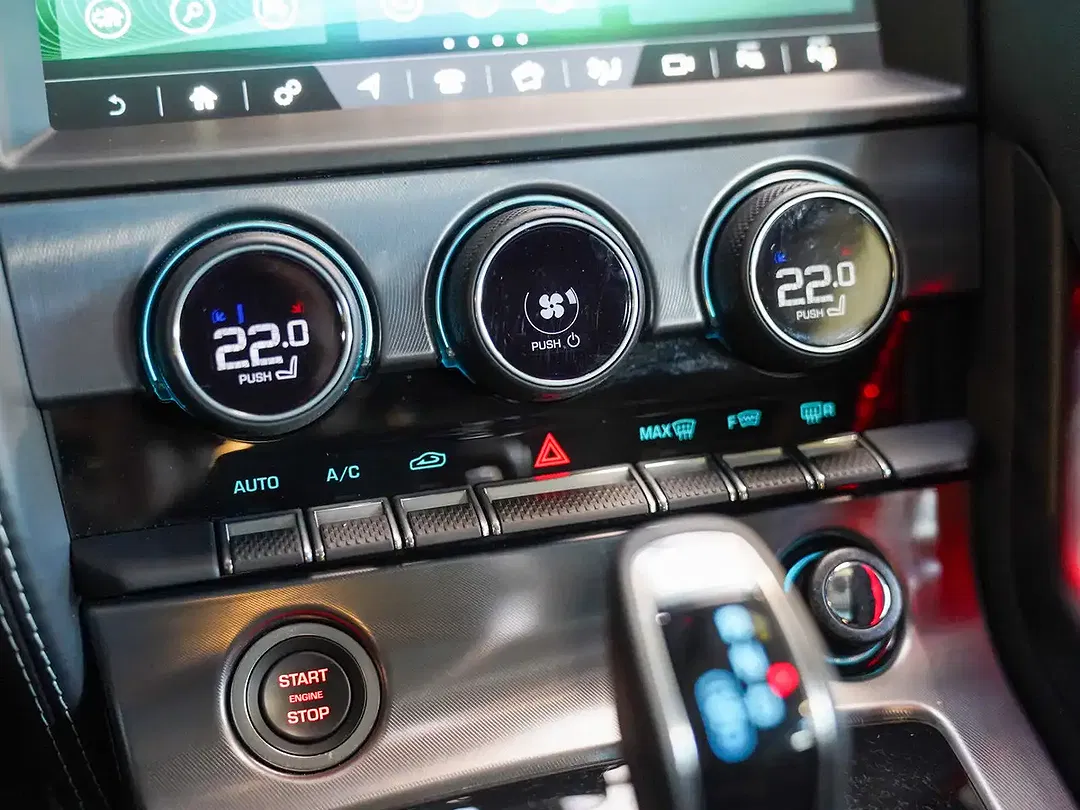 Jaguar F-Type 5.0 V8 4x4 R Performance - Thumbnail 24