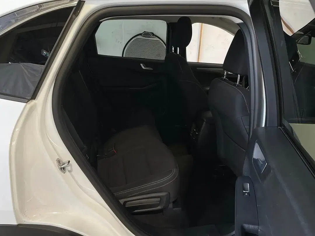 Ford Kuga 2.5 PHEV Titanium - Thumbnail 10