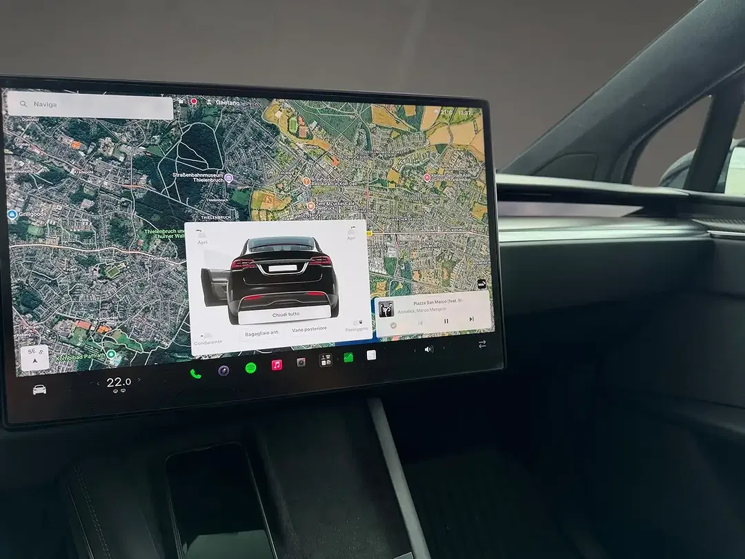 Tesla Model X Plaid - Thumbnail 12