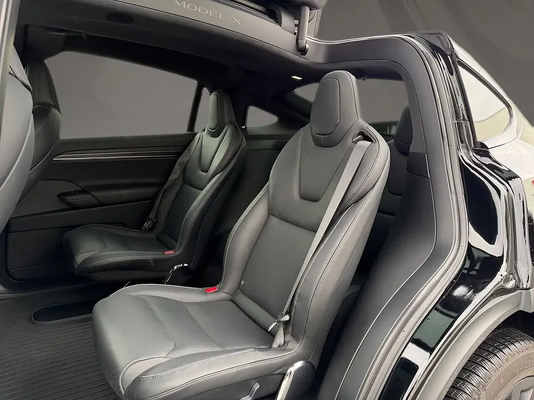 Tesla Model X Plaid - Thumbnail 13