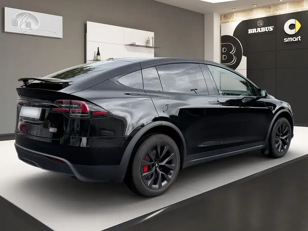 Tesla Model X Plaid - Thumbnail 5