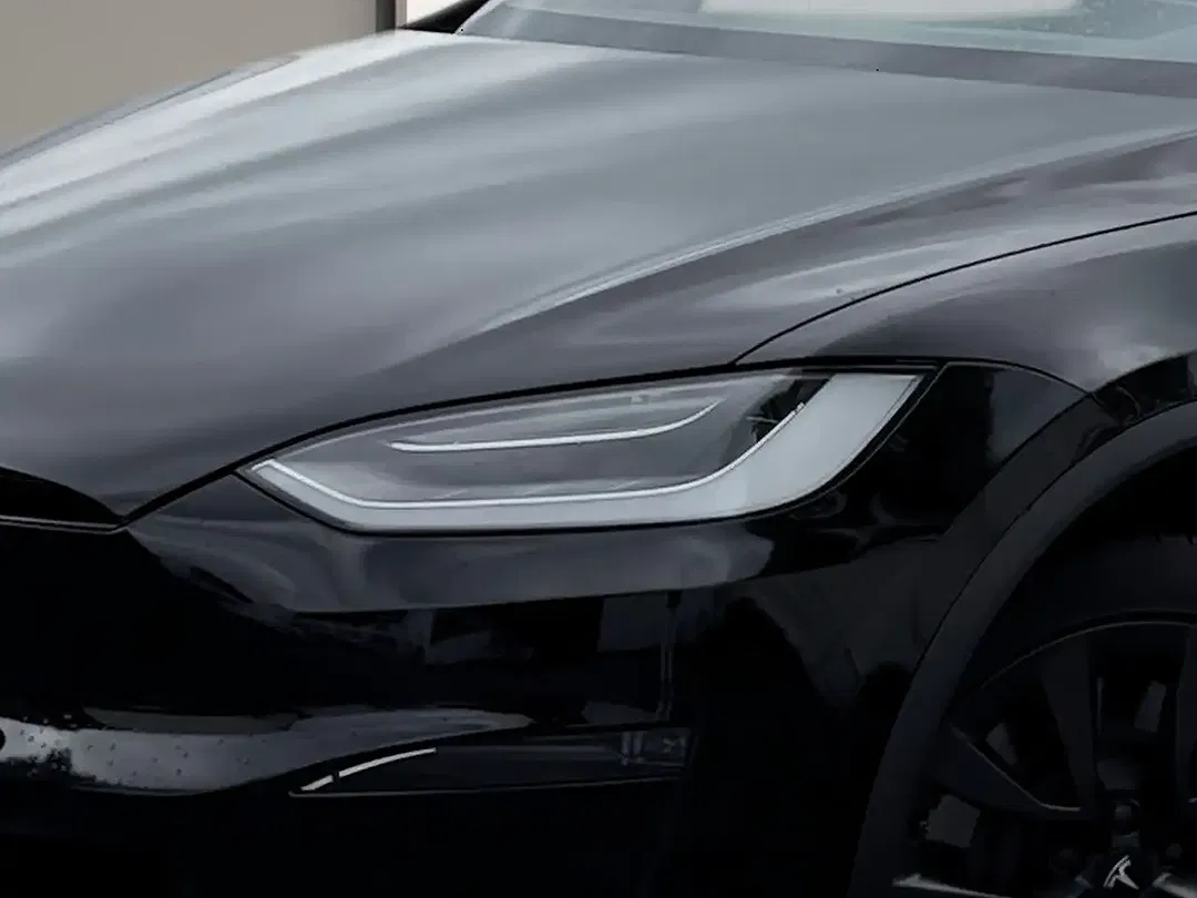 Tesla Model X Plaid - Thumbnail 7