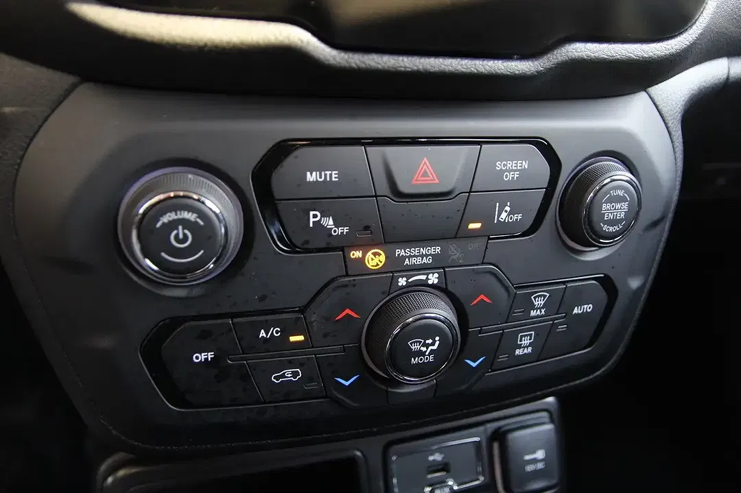 Jeep Renegade Longitude Night Eagle - Thumbnail 14