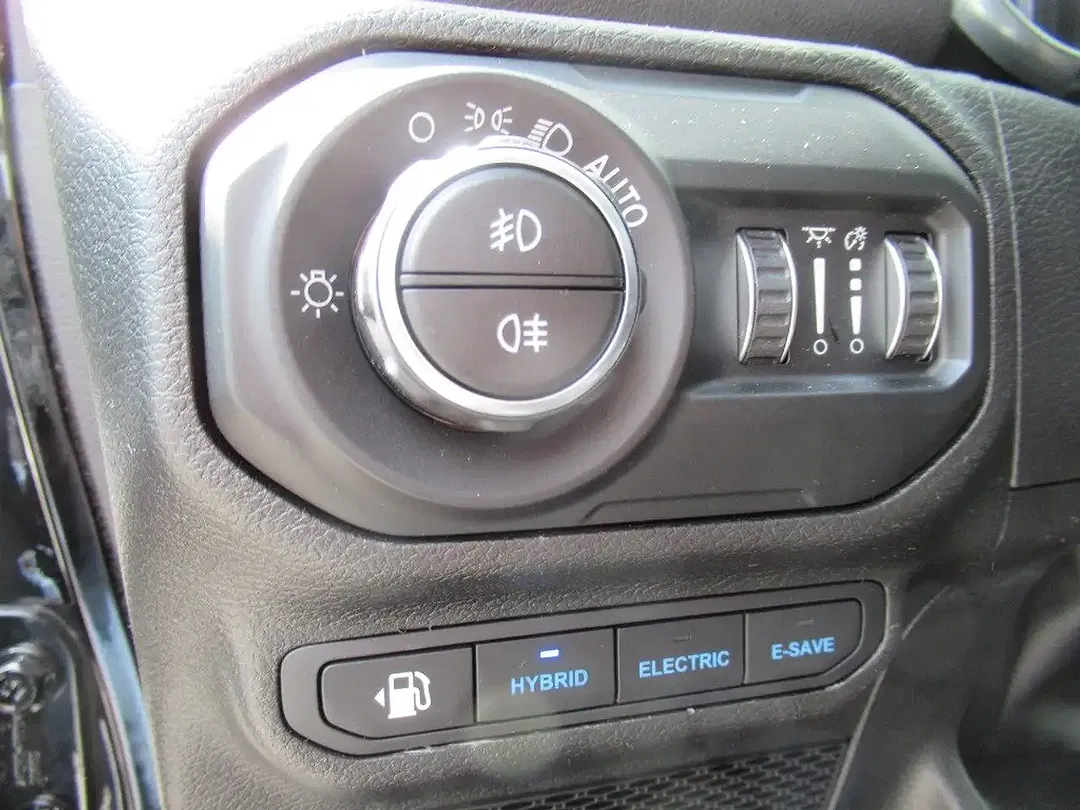 Jeep Wrangler PHEV Overland - Thumbnail 11