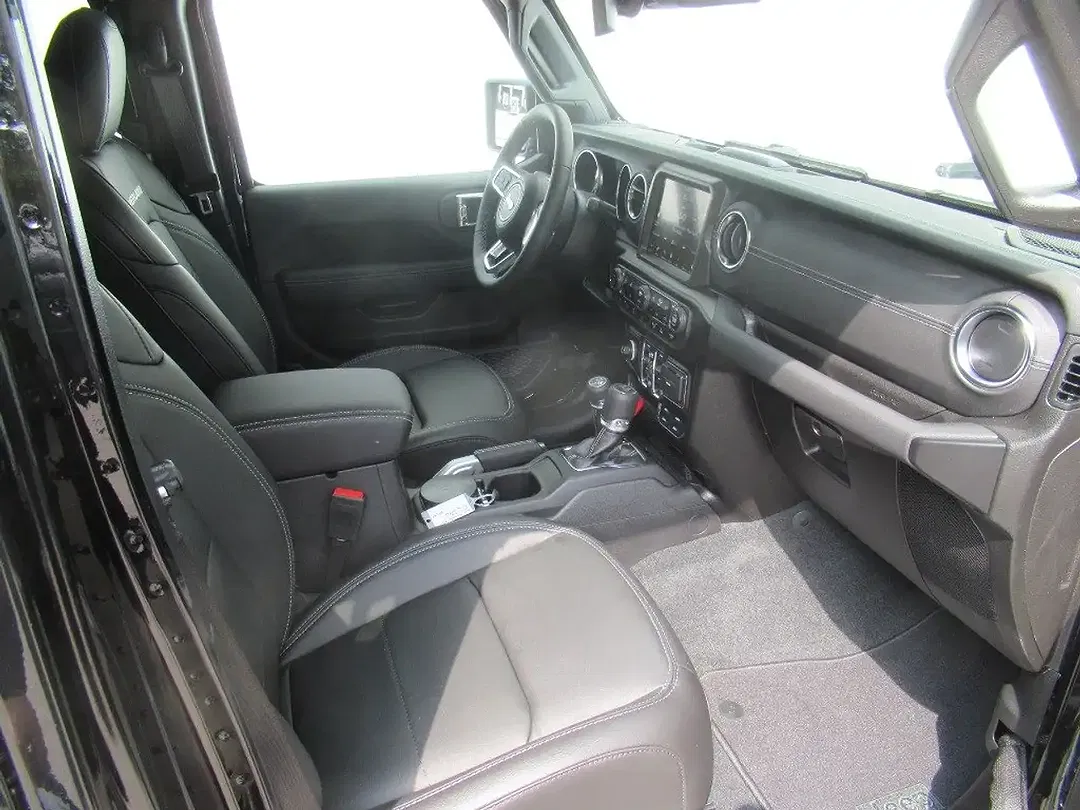 Jeep Wrangler PHEV Overland - Thumbnail 13