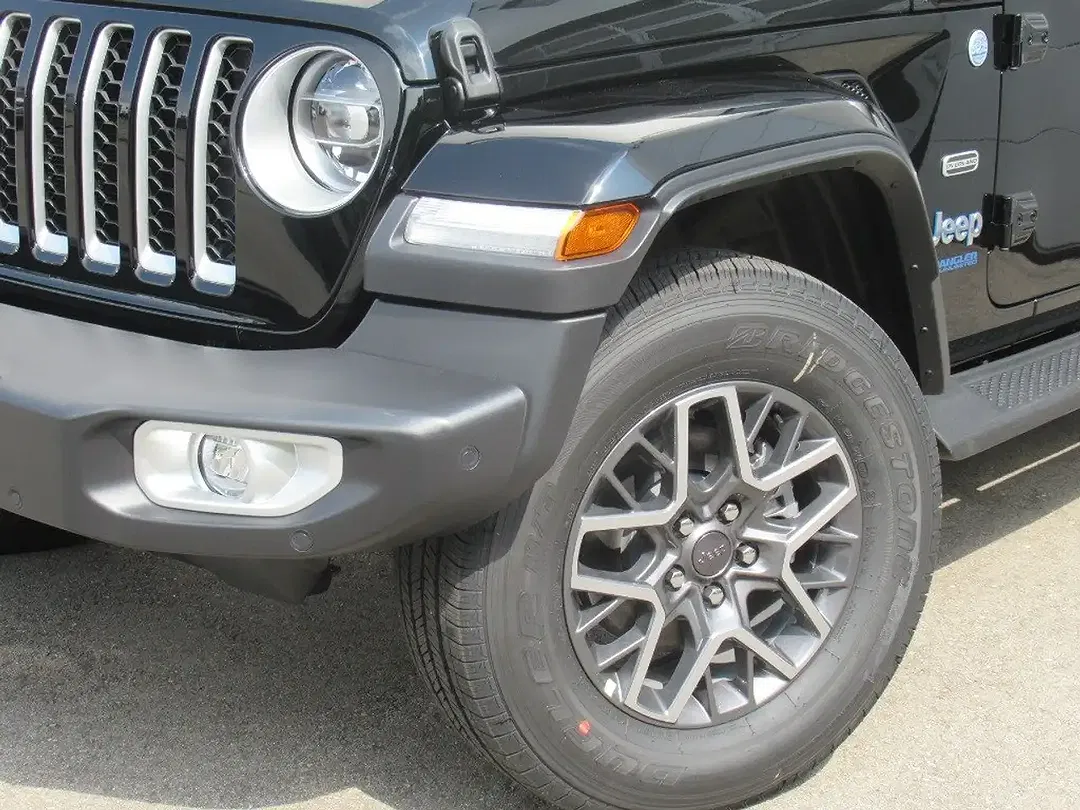 Jeep Wrangler PHEV Overland - Thumbnail 4