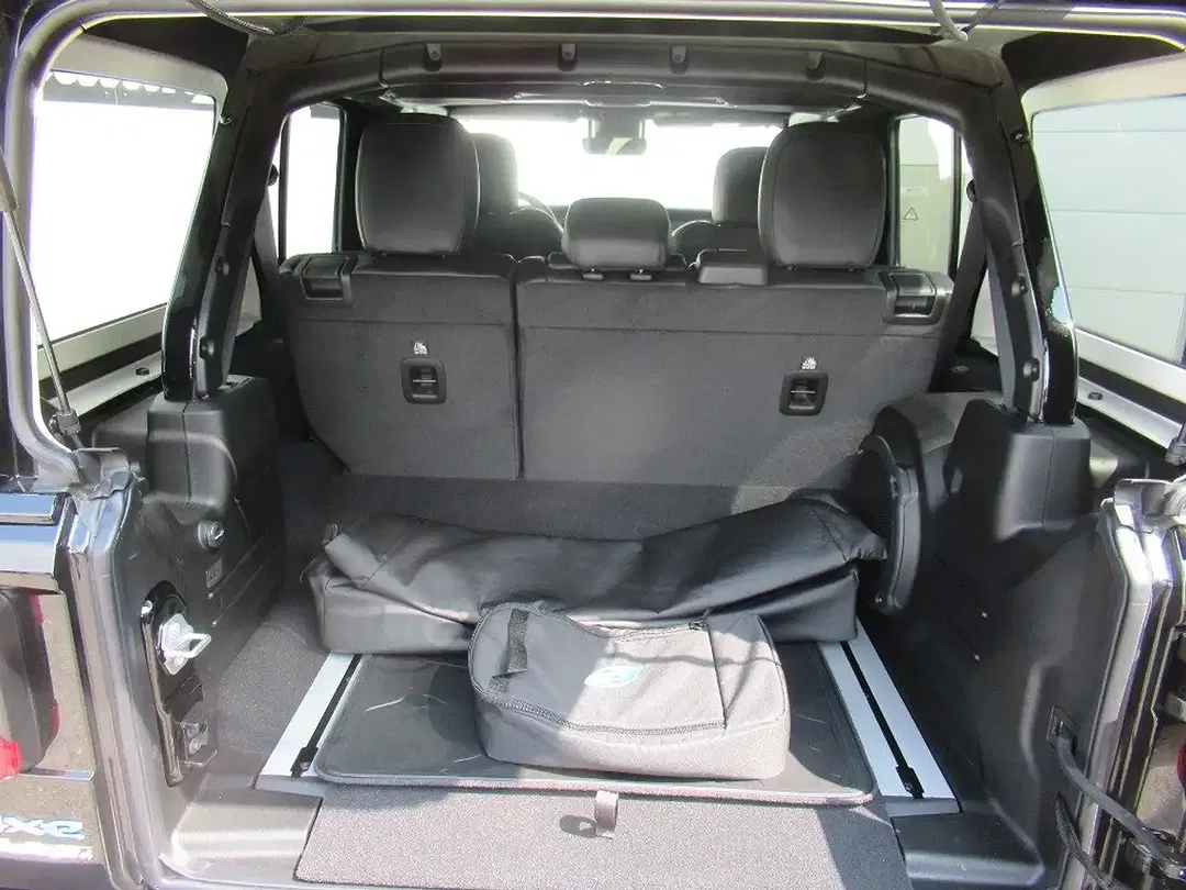 Jeep Wrangler PHEV Overland - Thumbnail 9