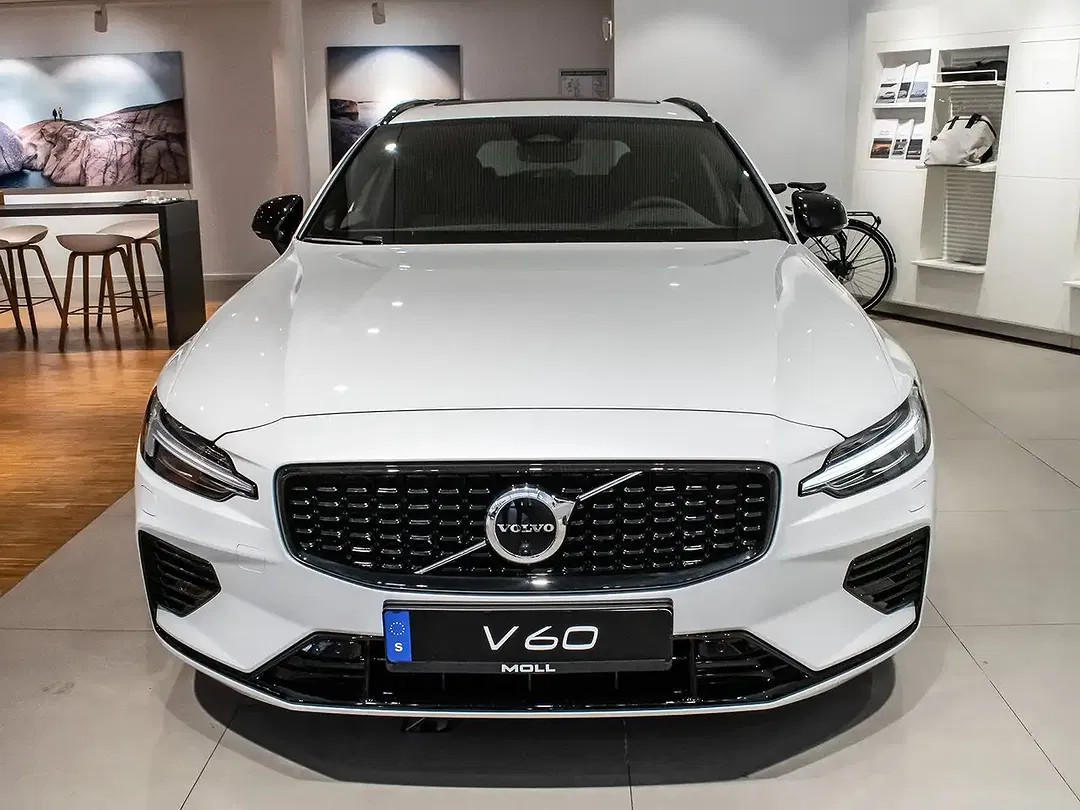 Volvo V60 T8 Twin Engine Recharge Ultra Dark - Thumbnail 3