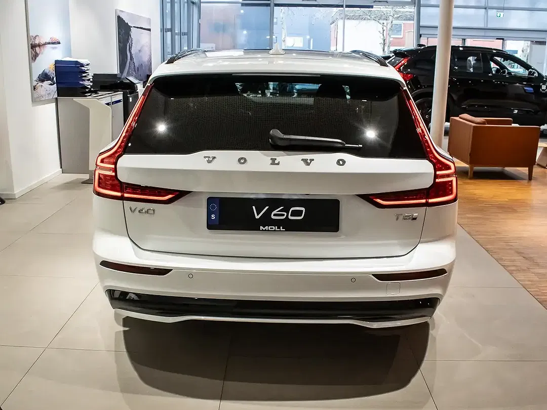 Volvo V60 T8 Twin Engine Recharge Ultra Dark - Thumbnail 4