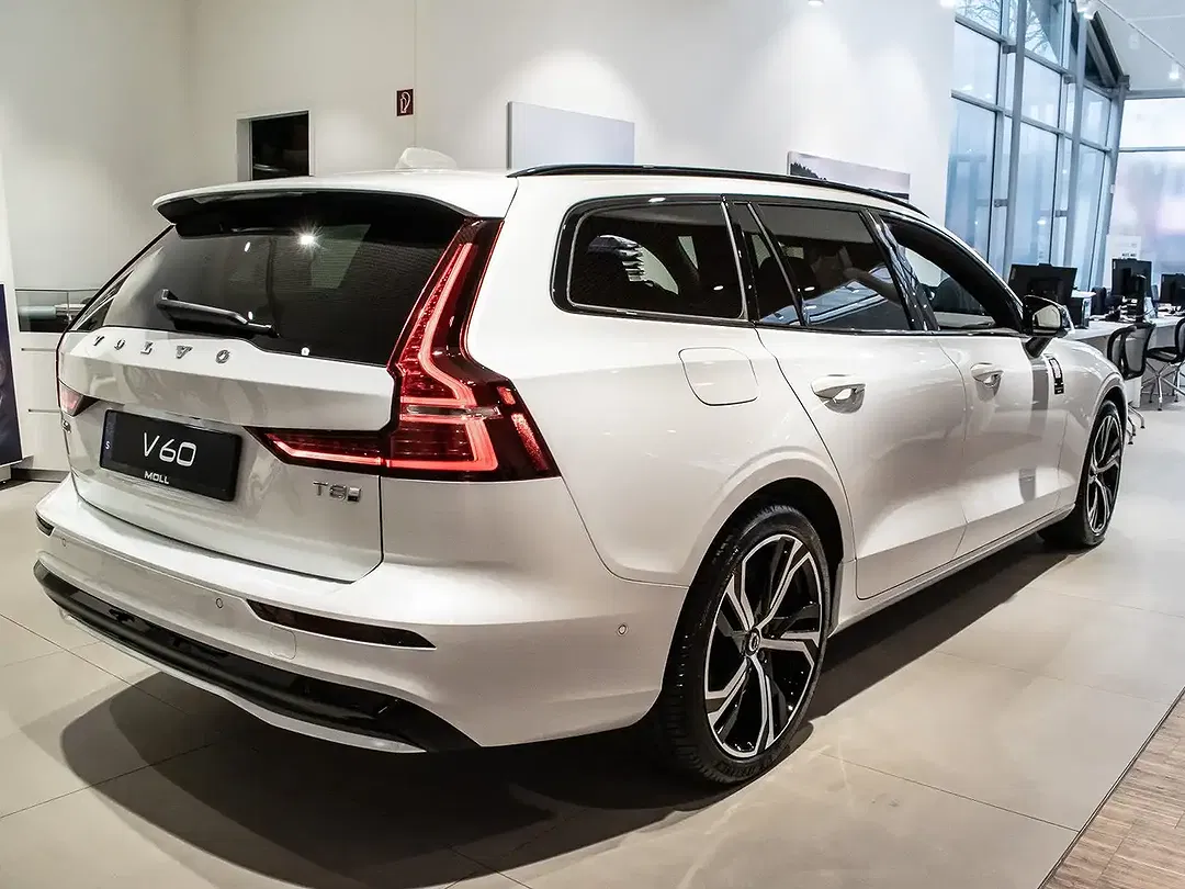 Volvo V60 T8 Twin Engine Recharge Ultra Dark - Thumbnail 5